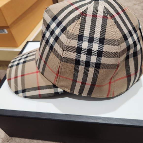 🆕️ Burberry Cap - Picture 2 of 4